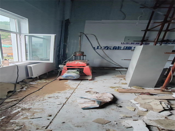 昂仁地基基础下沉墙体裂缝加固注浆顶升施工